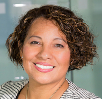 Claire Ashford, responsable de la conformité au sein d'une société de réglementation financière, portrait.