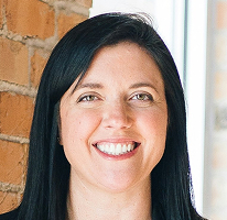 Responsable du service d'assistance clientèle, Sophie Hartwell, portrait.